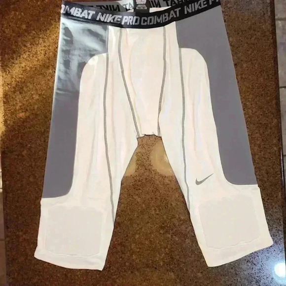NWT Nike Pro Combat hyperstrong dry fit 3/4 compression pants - Picture 1 of 8